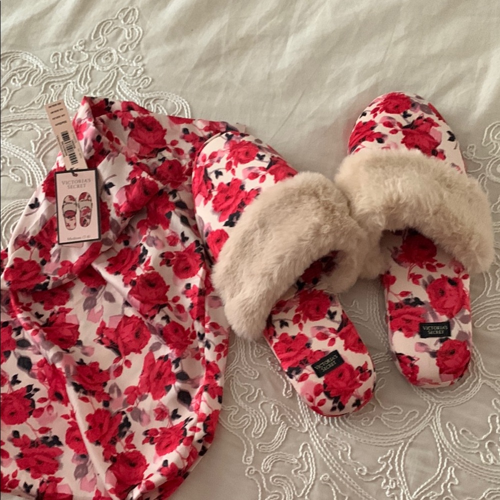 Victoria's Secret Floral Slippers and carry bag